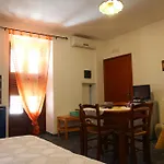 Al Cortiletto 公寓 利卡塔
